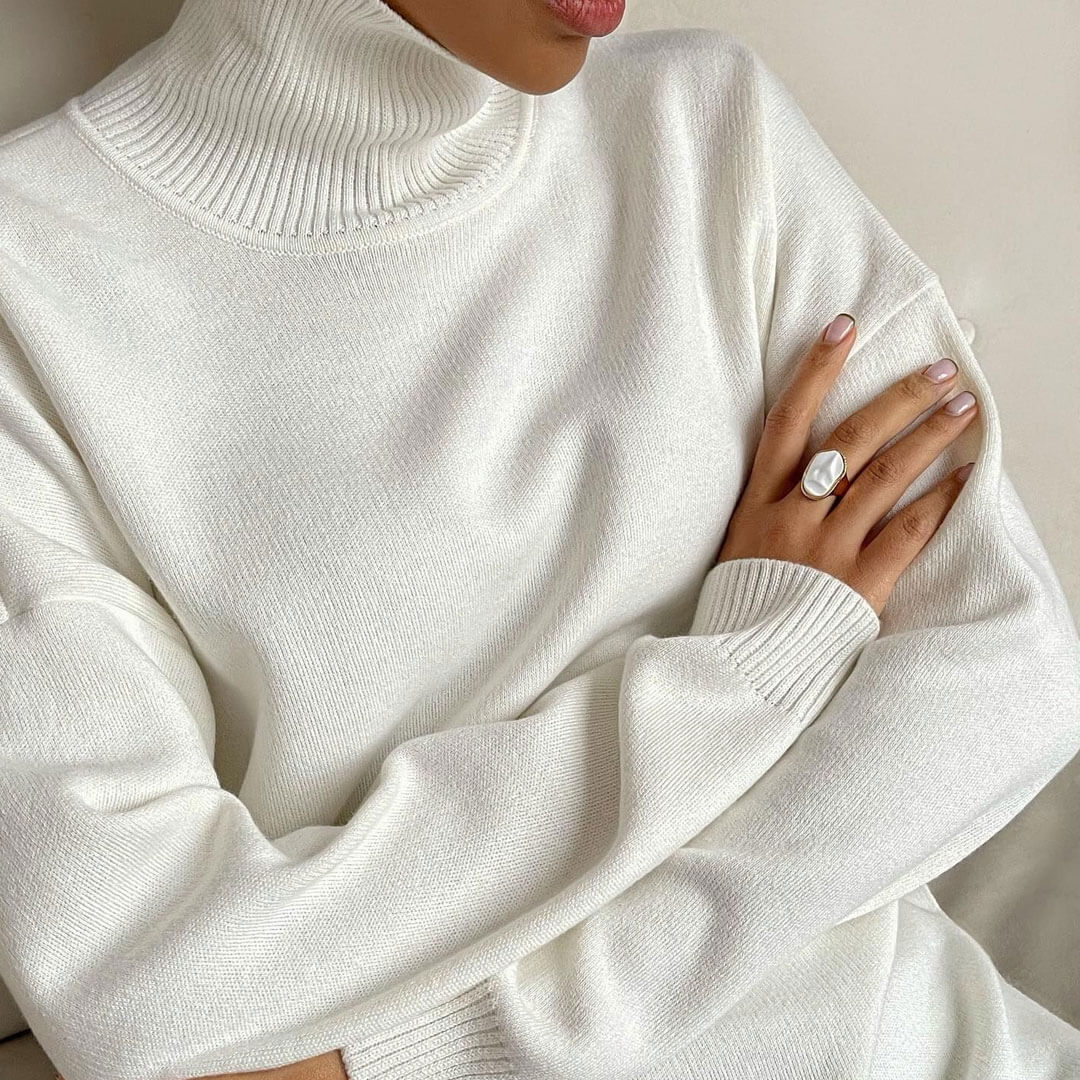 Oversize-Strickpullover İn Weiß Mit Hohem Halsausschnitt Und Langen Ärmeln Und Schlitz