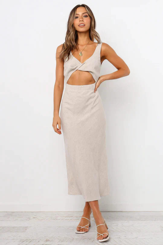 Elegantes, Tief Ausgeschnittenes Midikleid
