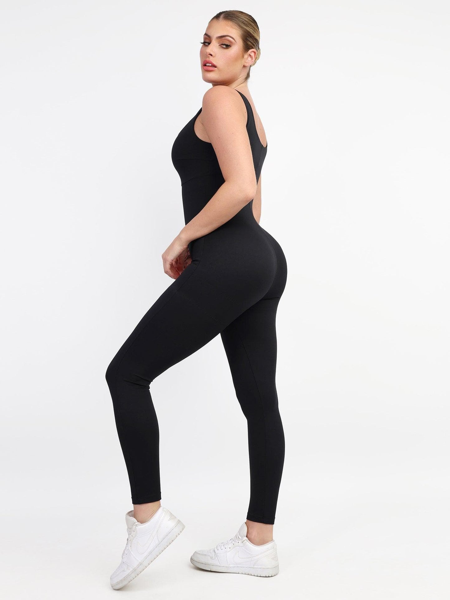 Jumpsuit Mit Quadratischem Ausschnitt Und Stilvollem Design