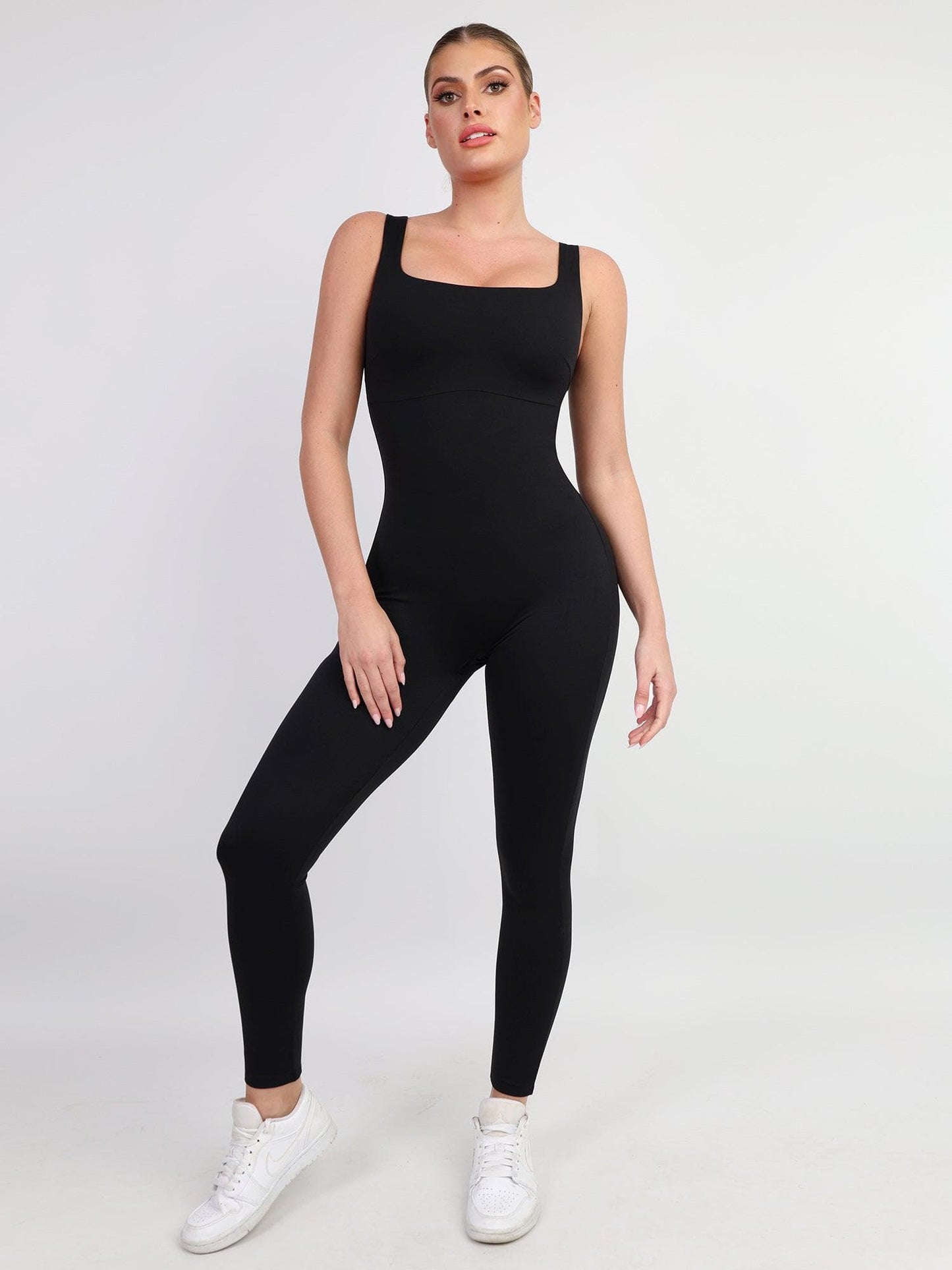 Jumpsuit Mit Quadratischem Ausschnitt Und Stilvollem Design