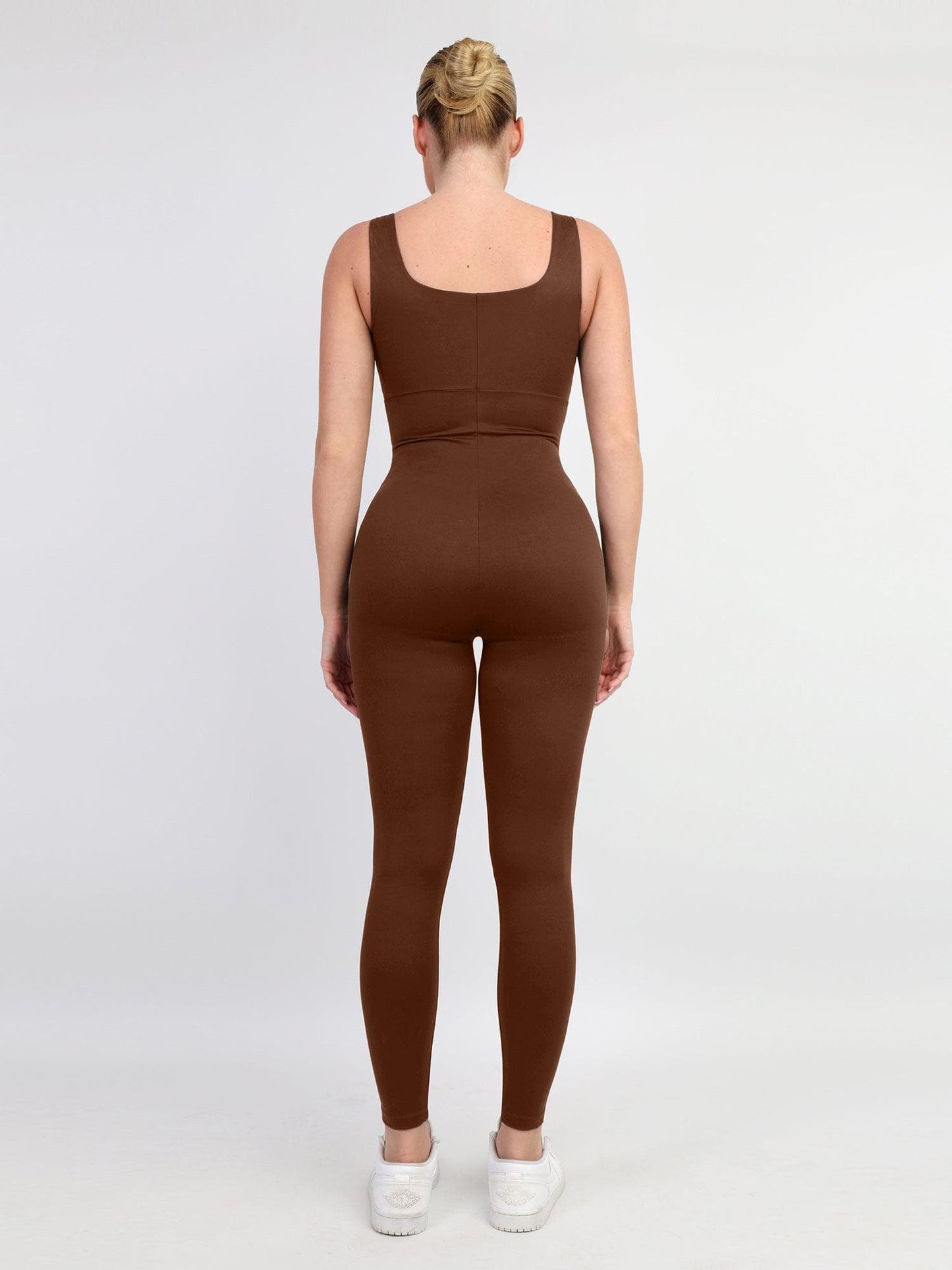 Jumpsuit Mit Quadratischem Ausschnitt Und Stilvollem Design
