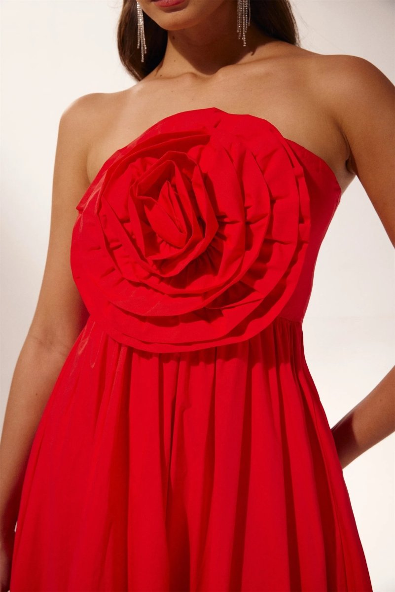 Trägerloses Maxikleid Mit Floralen Details