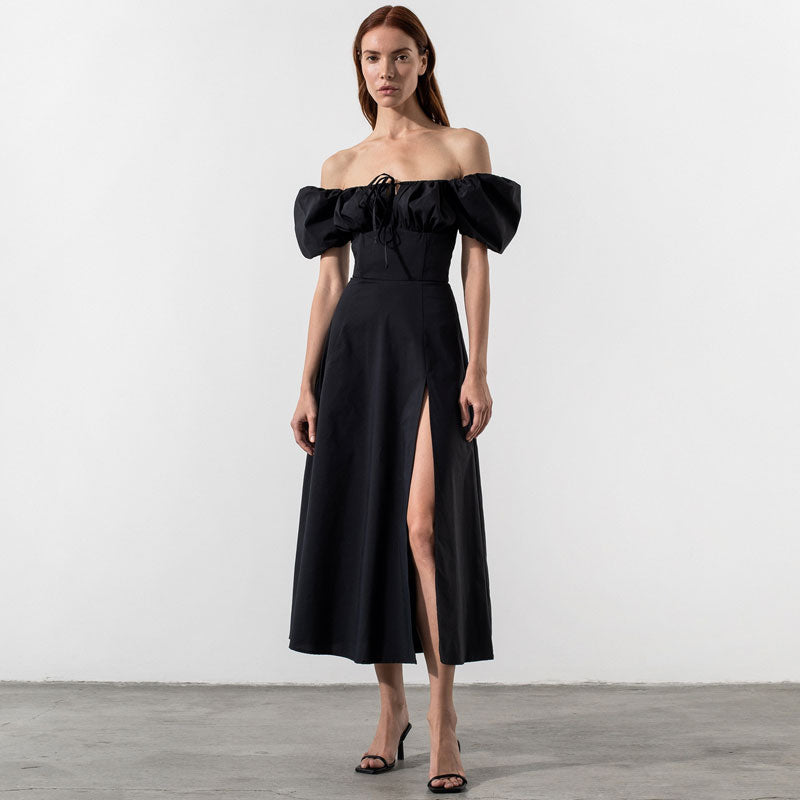 Stilvolles, Schulterfreies Midikleid Mit Puffärmeln Und Hohem Schlitz – Farbe Schwarz