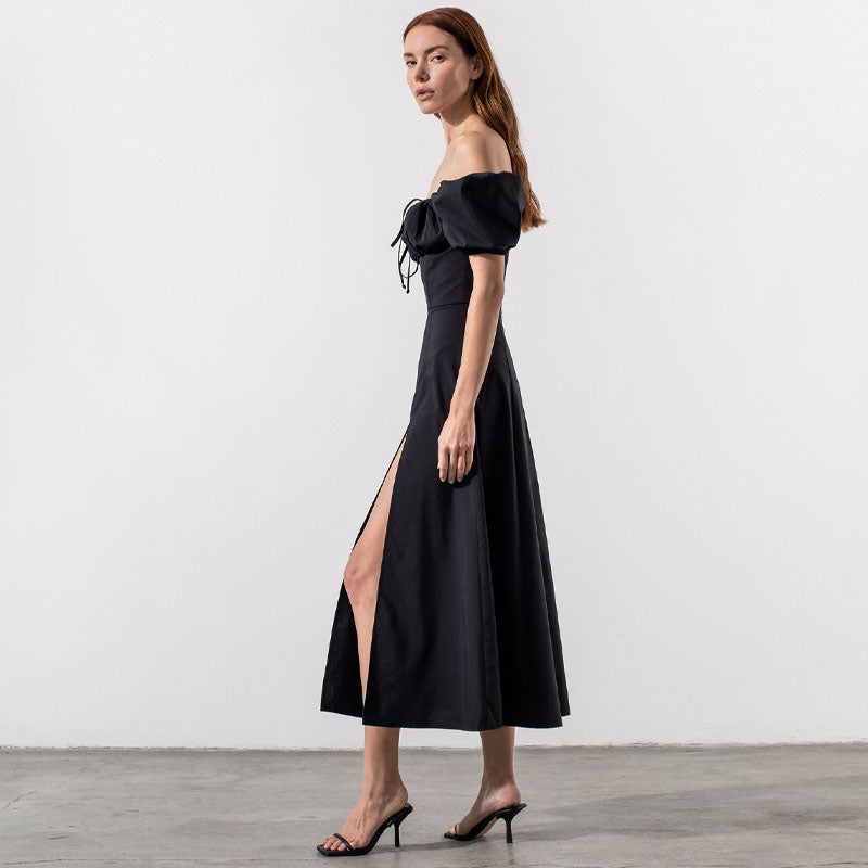 Stilvolles, Schulterfreies Midikleid Mit Puffärmeln Und Hohem Schlitz – Farbe Schwarz