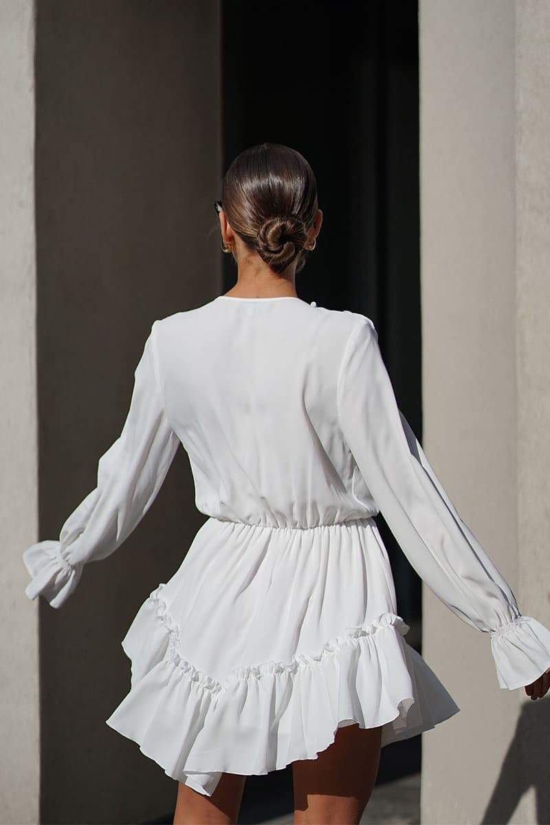 Minikleid Mit Tiefem V-Ausschnitt Und Volant