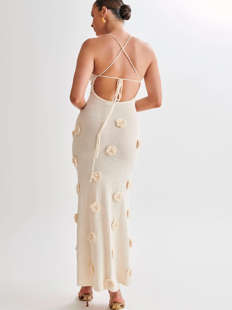 Maxikleid Mit Tiefem Ausschnitt Und Rosendetail