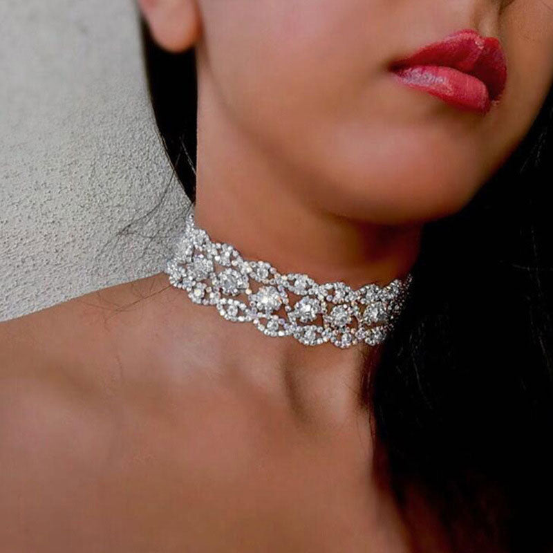 Choker-Halskette Mit Glänzendem Strass-Detail Und Geschwollenen Ketten - Silber