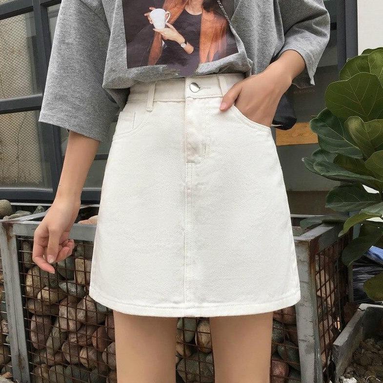 Eleganter Und Schlichter Jeansrock