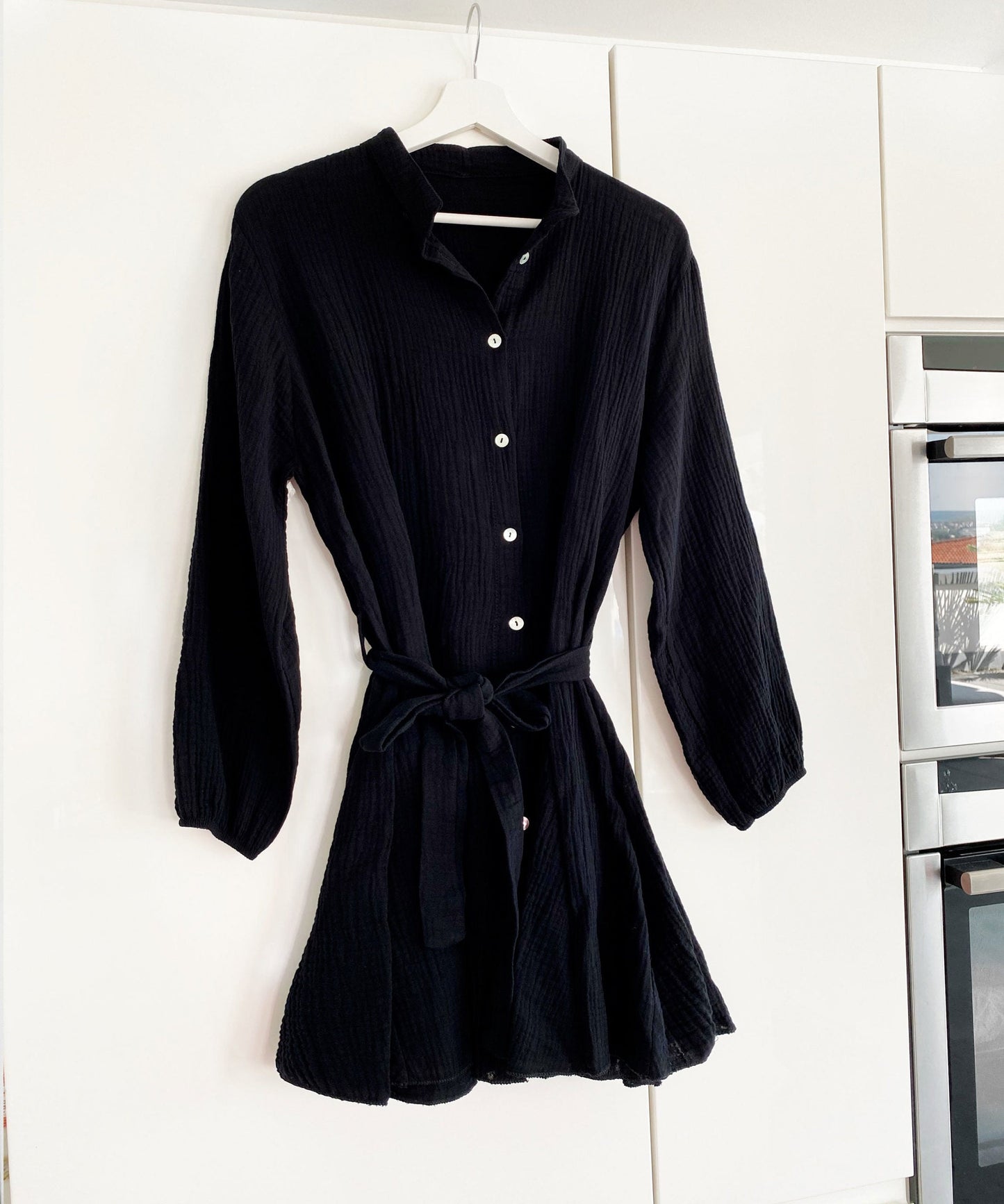 Langärmliges Minikleid Mit Knopfdetail