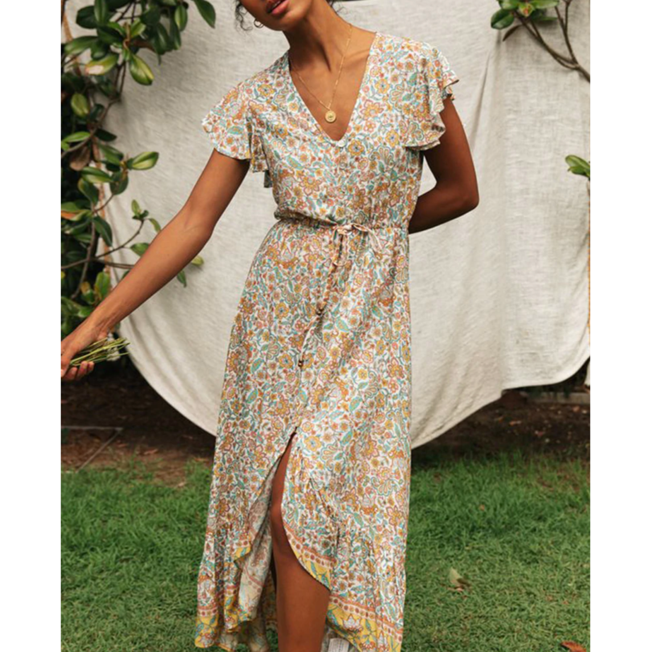 Maxikleid Mit V-Ausschnitt Und Rüschendetail