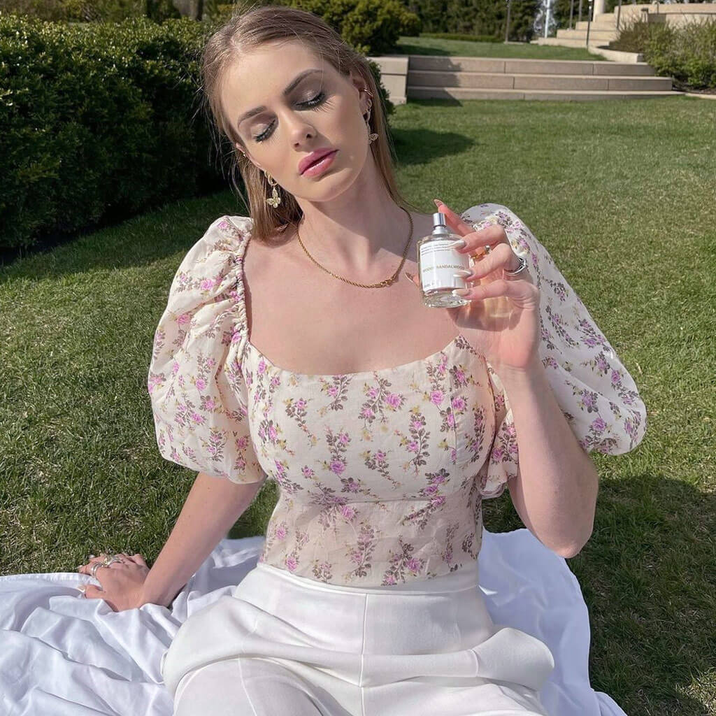 Beiges, Kurzärmliges Crop-Top Mit Blumenmuster, Süße Spitzenschleife Und Offener Rücken
