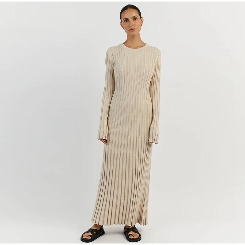 Elegantes Strickkleid Mit Rundhalsausschnitt