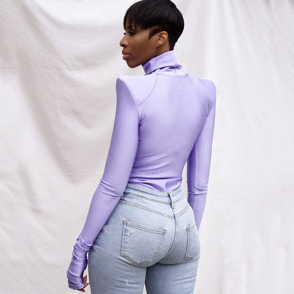 Stylischer Nahtloser Bodysuit Mit Hohem Halsausschnitt, Langen Ärmeln Und Schulterpolstern - Lila