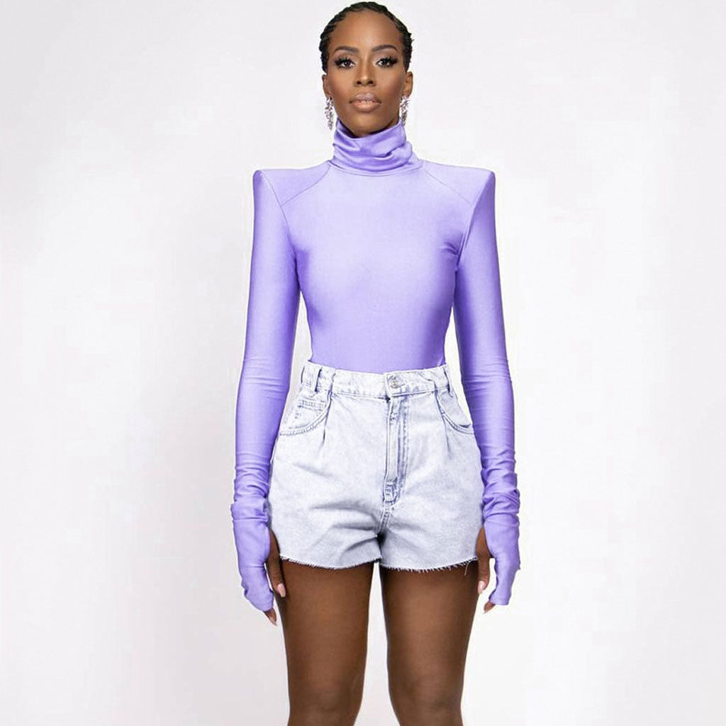 Stylischer Nahtloser Bodysuit Mit Hohem Halsausschnitt, Langen Ärmeln Und Schulterpolstern - Lila