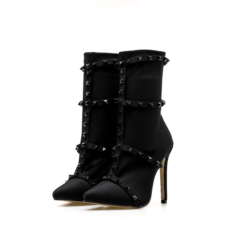 Originale Schuhe Mit Nietenriemen Und Stilettoabsatz - Schwarz