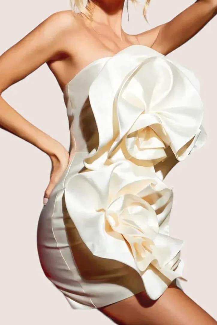 Trägerloses Satin-Minikleid
