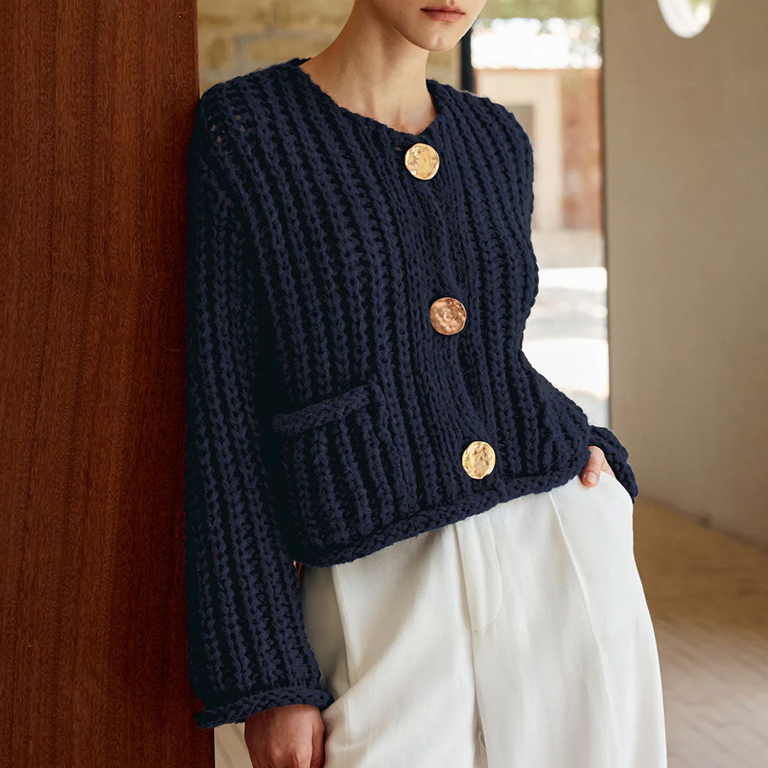 Retro-Cardigan Mit Rundhalsausschnitt Und Goldenen Knöpfen, Langen Ärmeln Und Dickem Zopfmuster