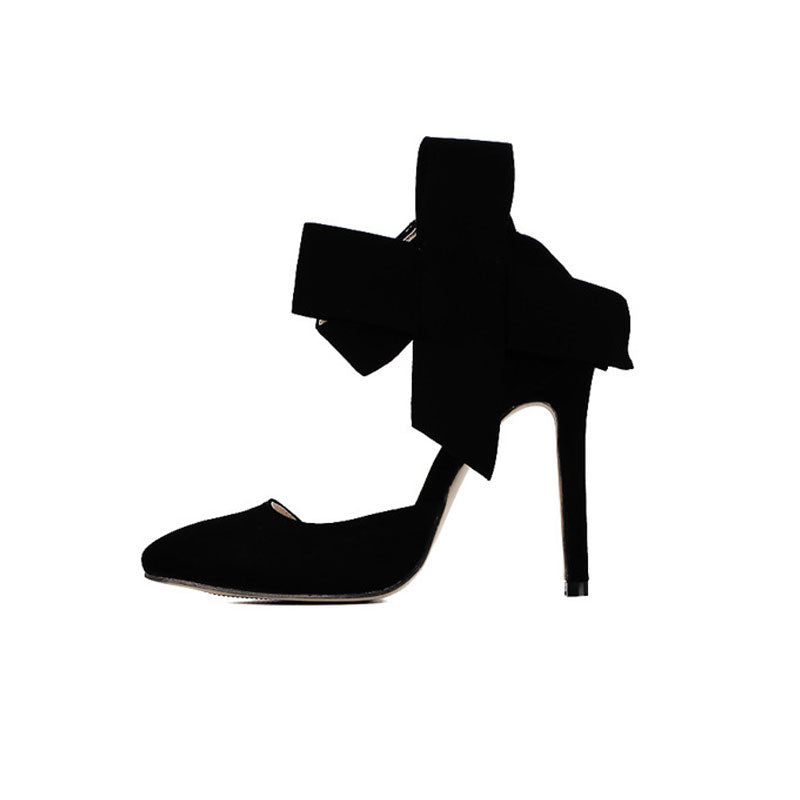 Vintage Schwarze Wildlederschuhe Mit Spitzer Zehenpartie Und Knöchelriemen