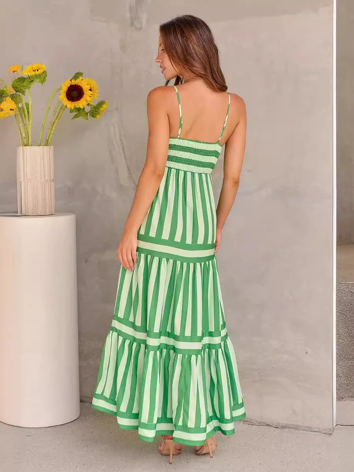 Gestreiftes Maxikleid Mit Dünnen Trägern