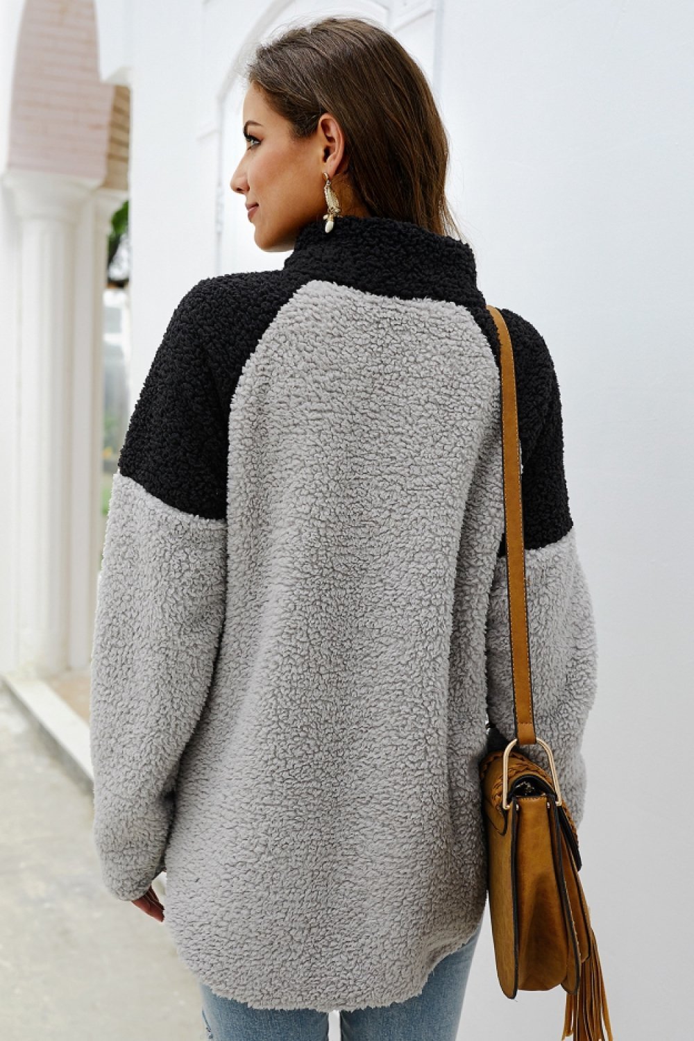 Plüsch-Fleecepullover Mit Hohem Kragen Und Knöpfen