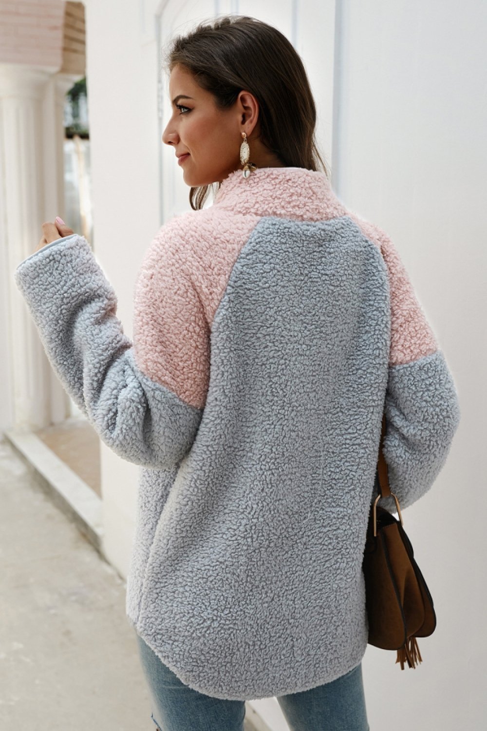 Plüsch-Fleecepullover Mit Hohem Kragen Und Knöpfen