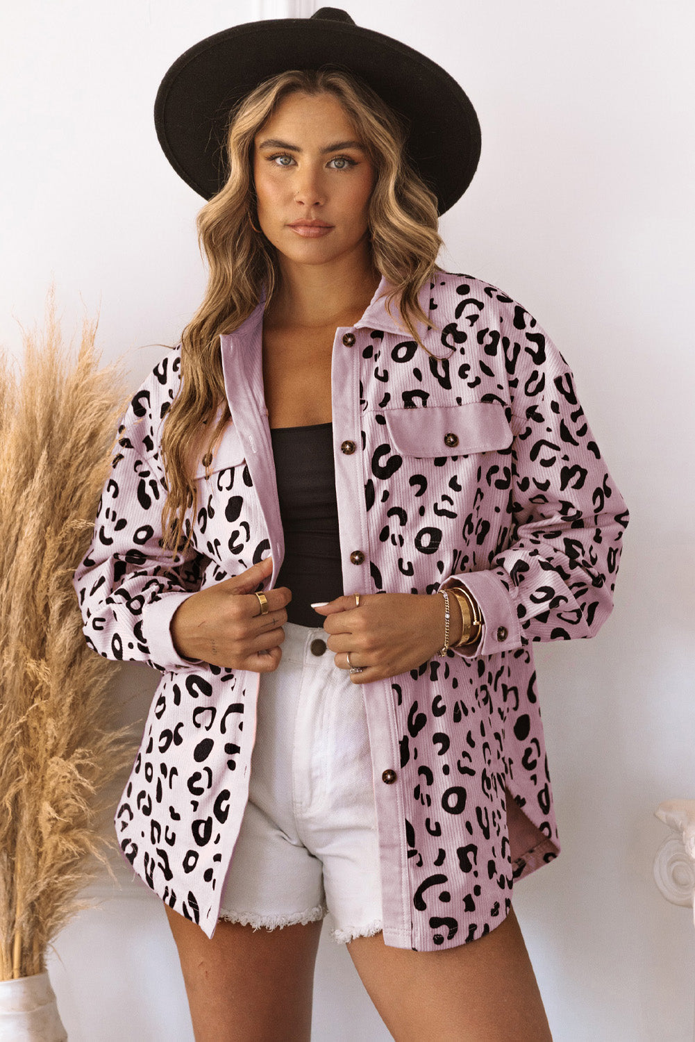 Elegante Rosa Samtjacke Mit Leopardenmuster