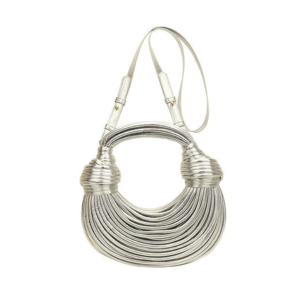 Stilvolle Und Beliebte Handtasche Mit Metalldraht-Detail