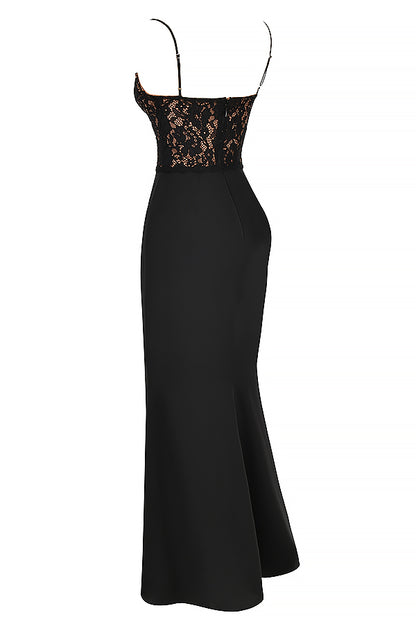 Elegantes, Figurbetontes Maxikleid Aus Spitze Mit Spaghettiträgern