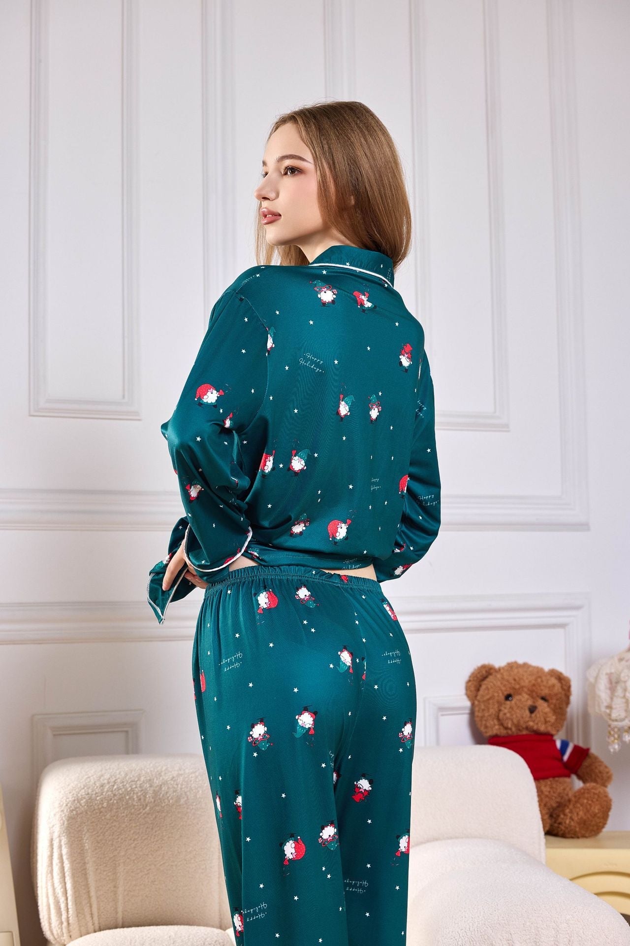 Rosafarbenes Langes Satin-Pyjama-Set Mit Zuckerstangenmuster