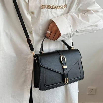 Stilvolle Tasche Mit Gürteldetail
