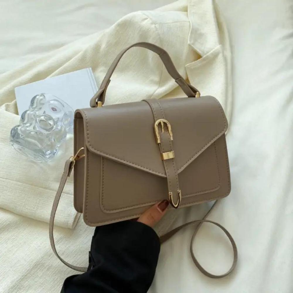 Stilvolle Tasche Mit Gürteldetail