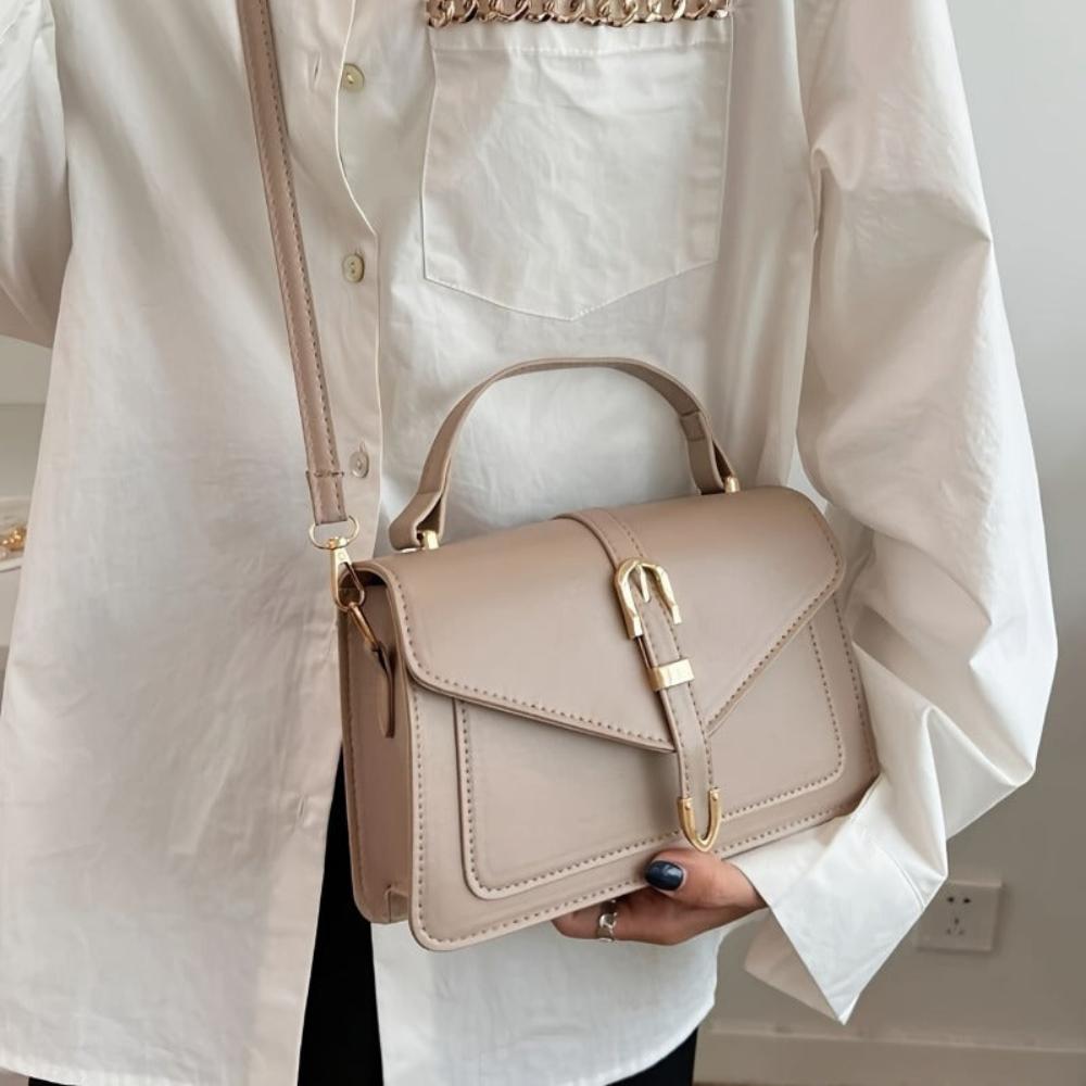 Stilvolle Tasche Mit Gürteldetail
