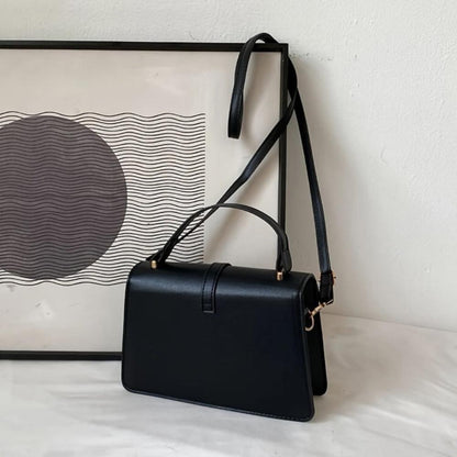 Stilvolle Tasche Mit Gürteldetail