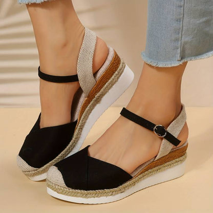 Stilvolle Sandalen Mit Plateausohle