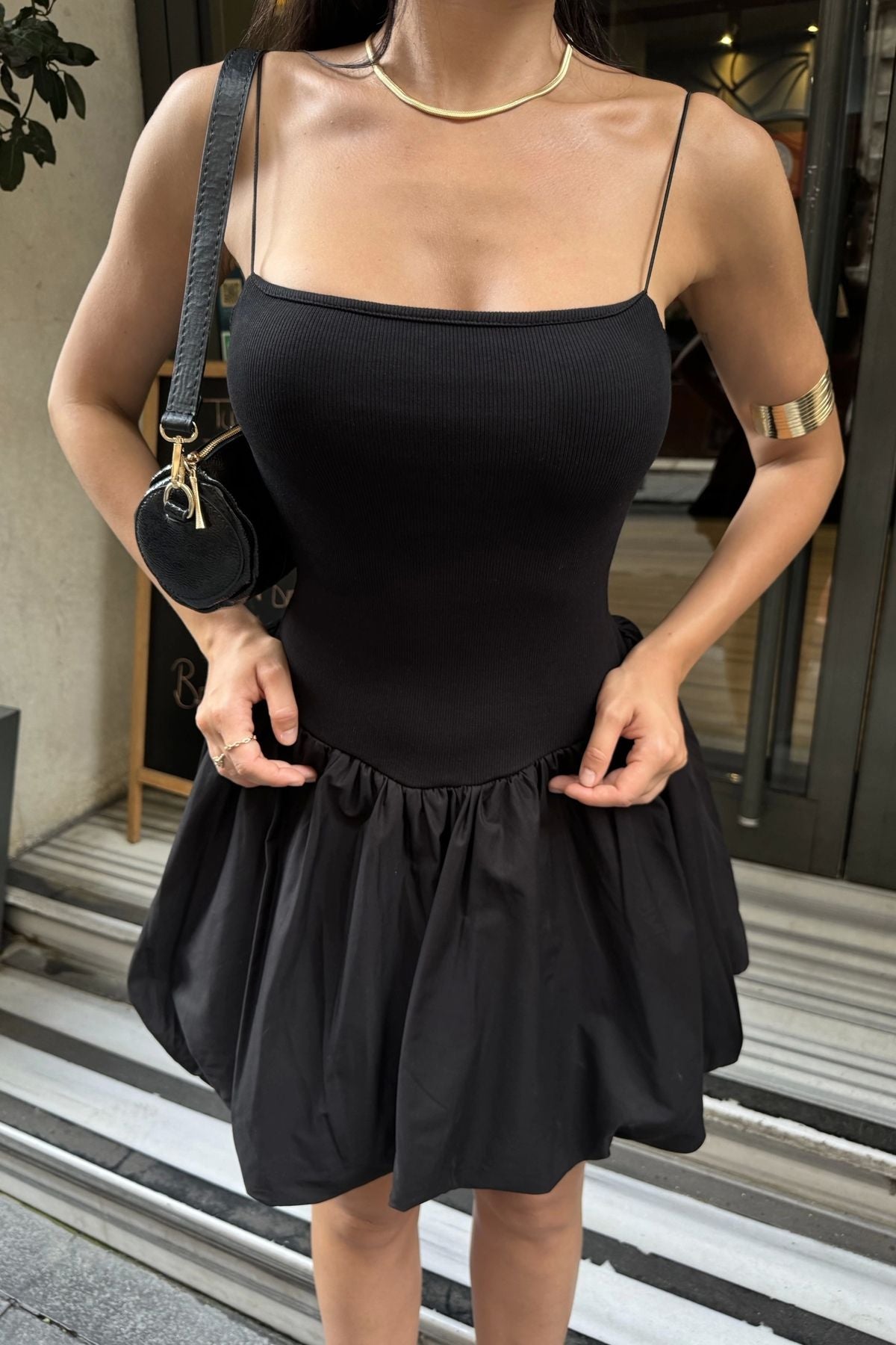Elegantes Minikleid Mit Dünnen Trägern