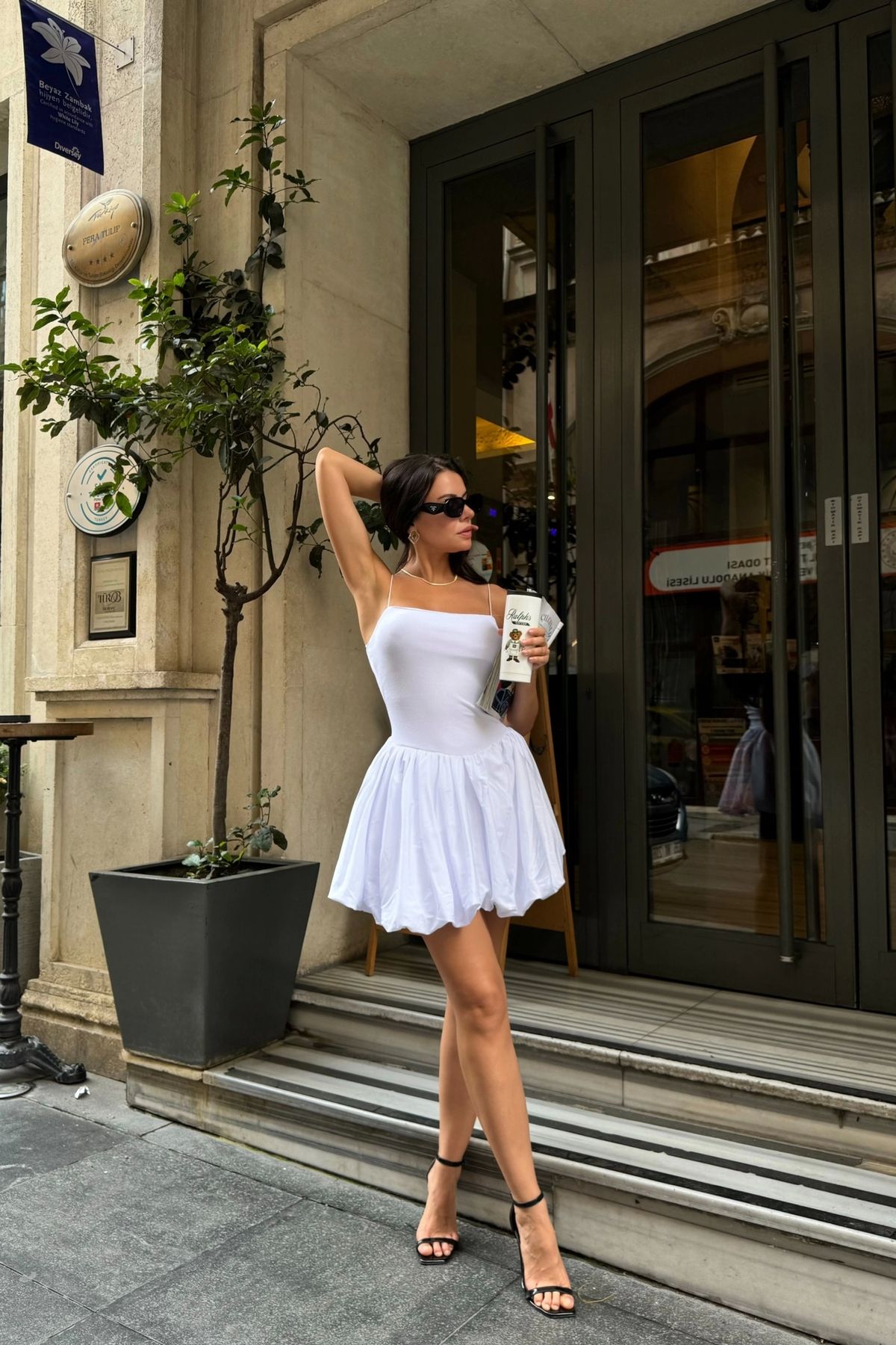 Elegantes Minikleid Mit Dünnen Trägern