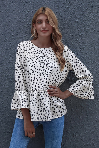 Schwarze Bluse Mit Rundhalsausschnitt Und Lockerem Schnitt Und Rüschen