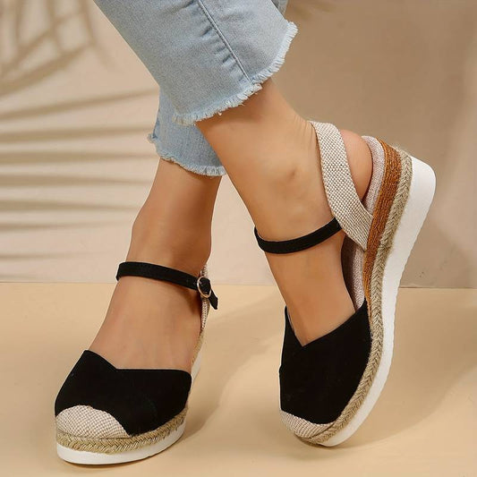 Stilvolle Sandalen Mit Plateausohle