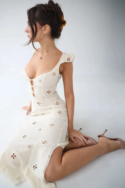 Besticktes, Tief Ausgeschnittenes Midikleid
