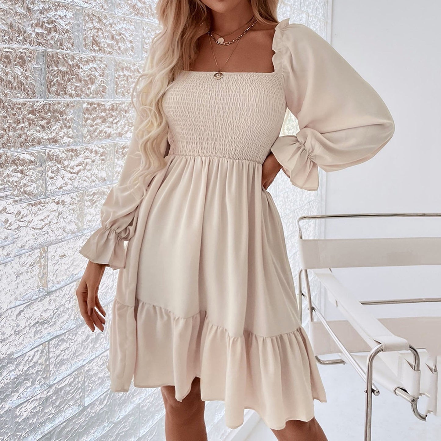 Elegantes Langarm-Minikleid