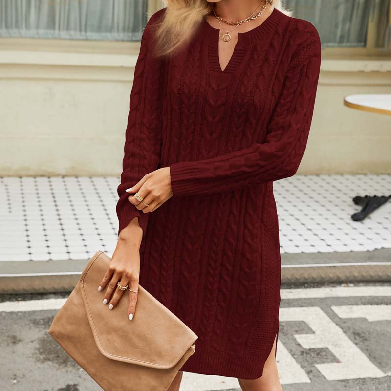 Bequemes Strickkleid Mit Streifenmuster