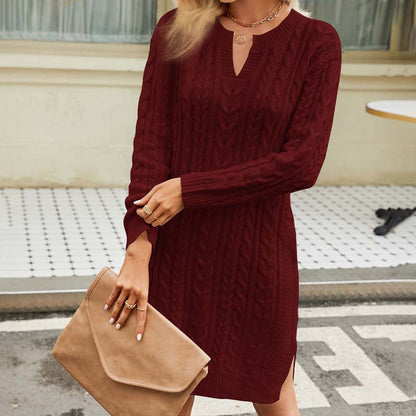 Bequemes Strickkleid Mit Streifenmuster