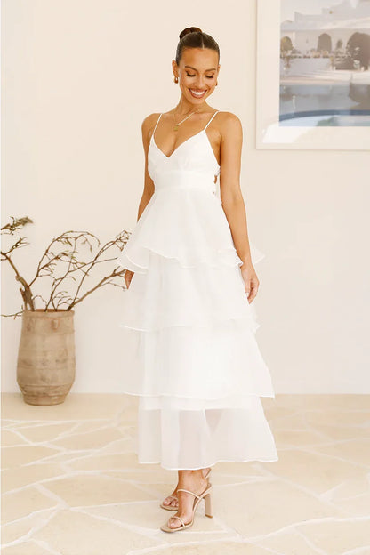 Elegantes Maxikleid Mit Dünnen Trägern Und Tülldetails