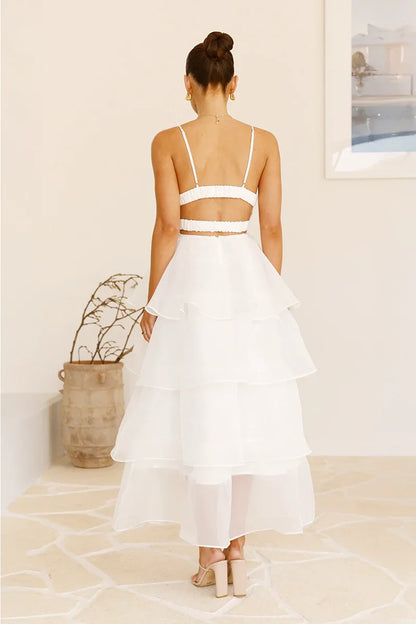 Elegantes Maxikleid Mit Dünnen Trägern Und Tülldetails
