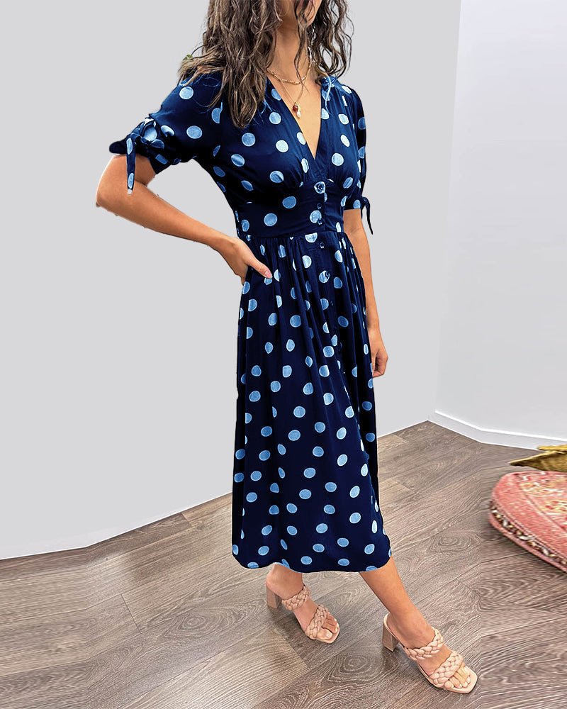 Kleid Mit Tiefem V-Ausschnitt Und Tupfenmuster
