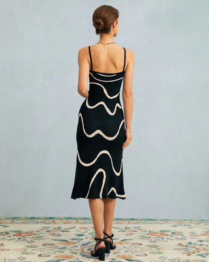 Elegantes Midikleid Mit Quadratischem Ausschnitt Und Trägern