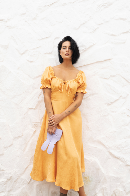 Elegantes Midikleid Mit Quadratischem Ausschnitt