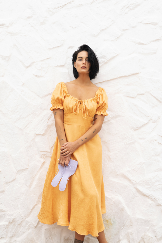 Elegantes Midikleid Mit Quadratischem Ausschnitt