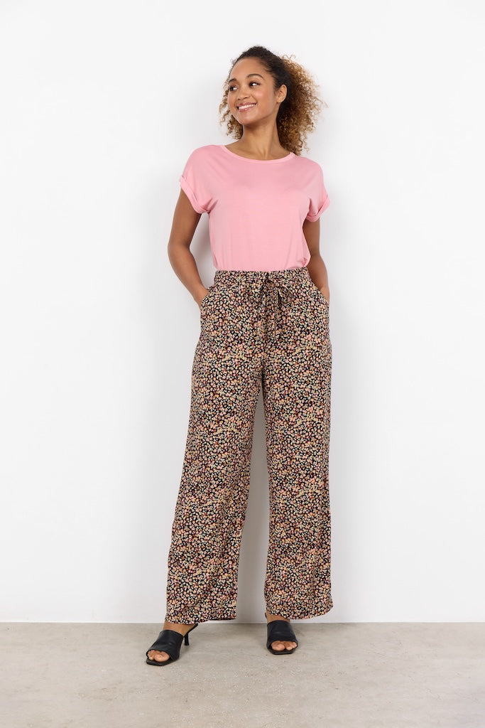 Elegante Designhosen Mit Stylischen Mustern