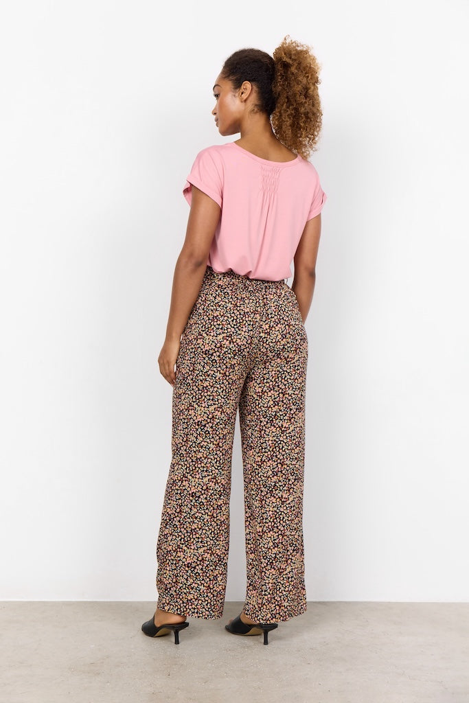 Elegante Designhosen Mit Stylischen Mustern